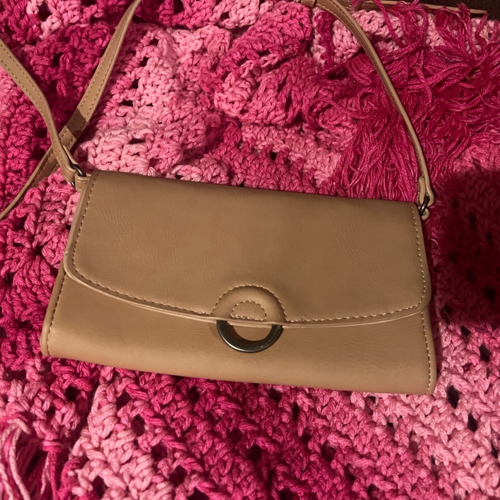 Clutch.. beautiful!! Kate spade..